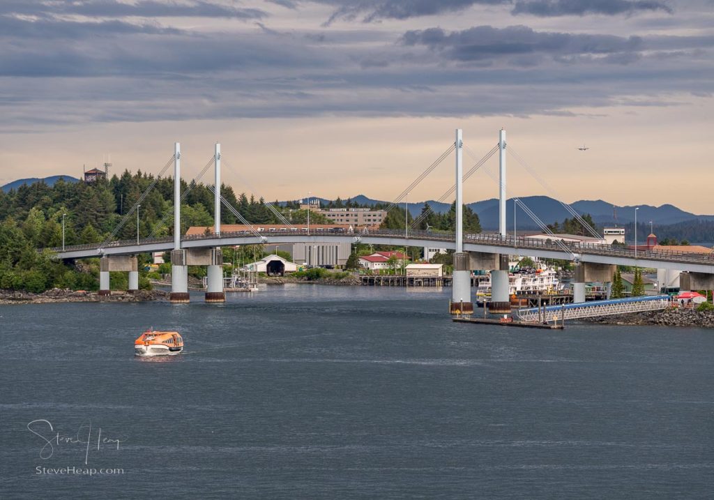 The John O'Connell bridge - the USA's first vehicular cable-stayed girder spanned bridge