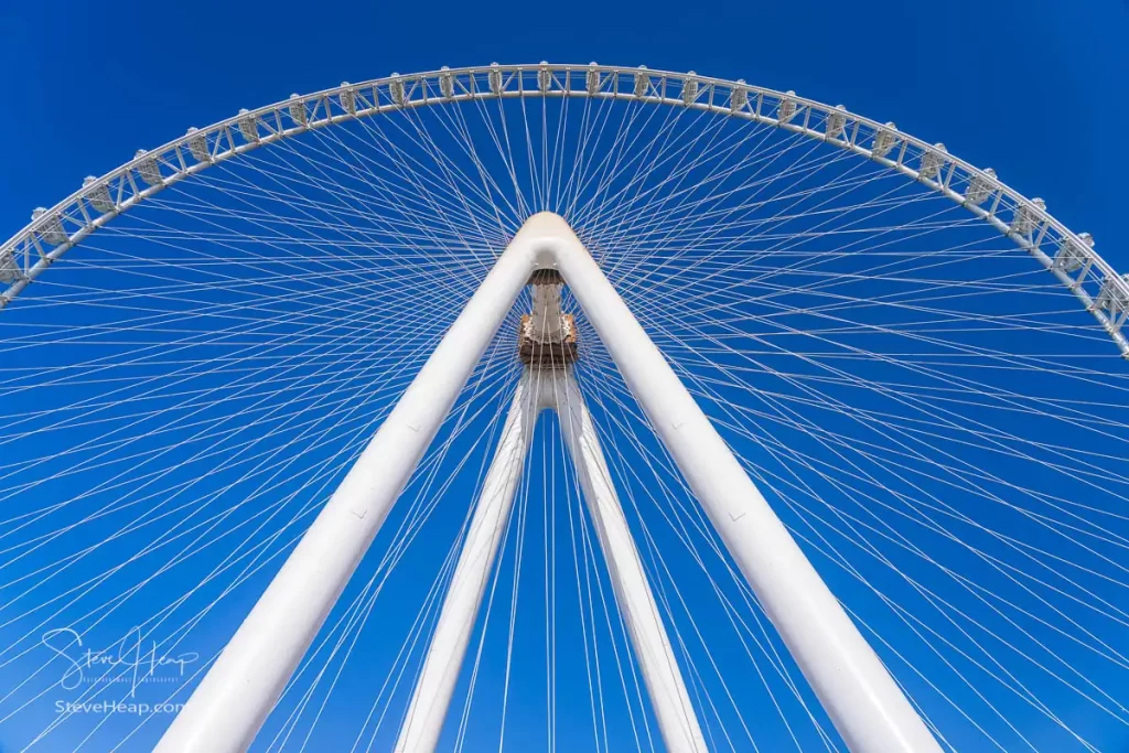 Looking up at the Ain Dubai from Bluewater Island in Dubai