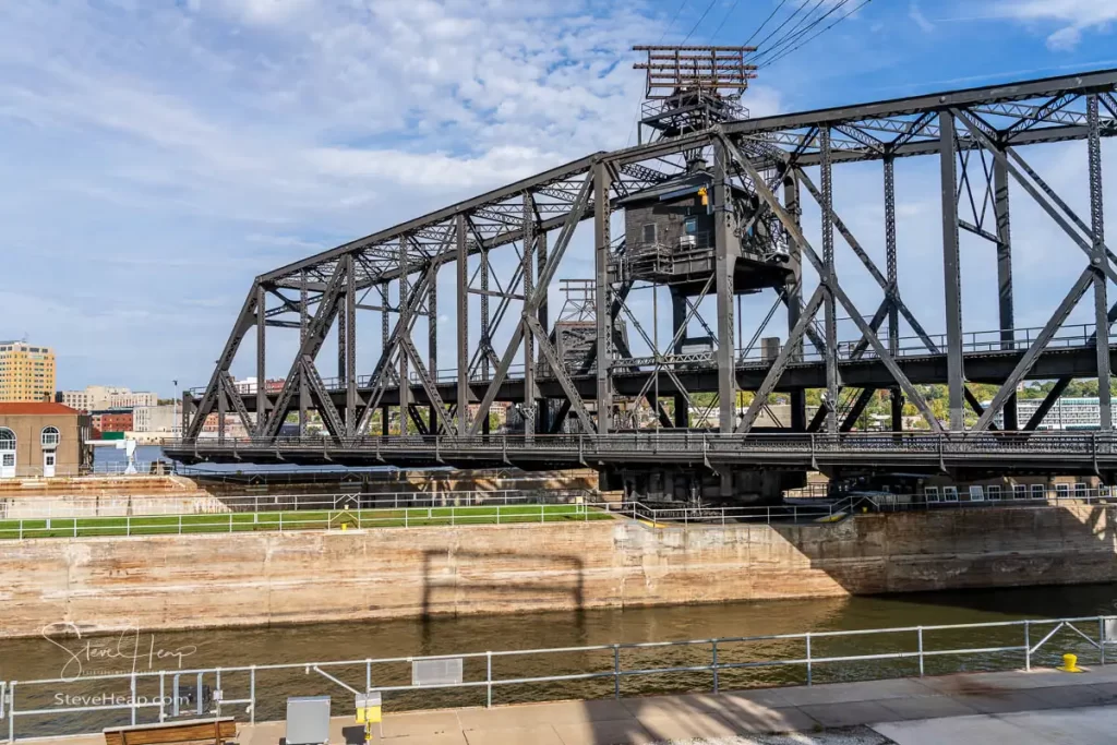 The span opening on the Arsenal or Government bridge over the lock. This bridge carries both road and rail traffic on two levels.