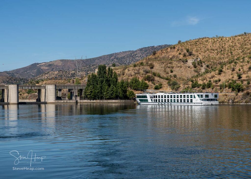 Barragem do Pocinho dam on the River Duoro with Emerald Radiance about to enter lock at Bracanca