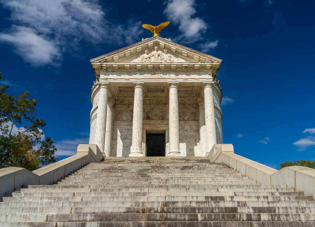 Marble mausoleum and memorial to fallen soldiers of Illinois in the civil war battle of Vicksburg in Mississippi